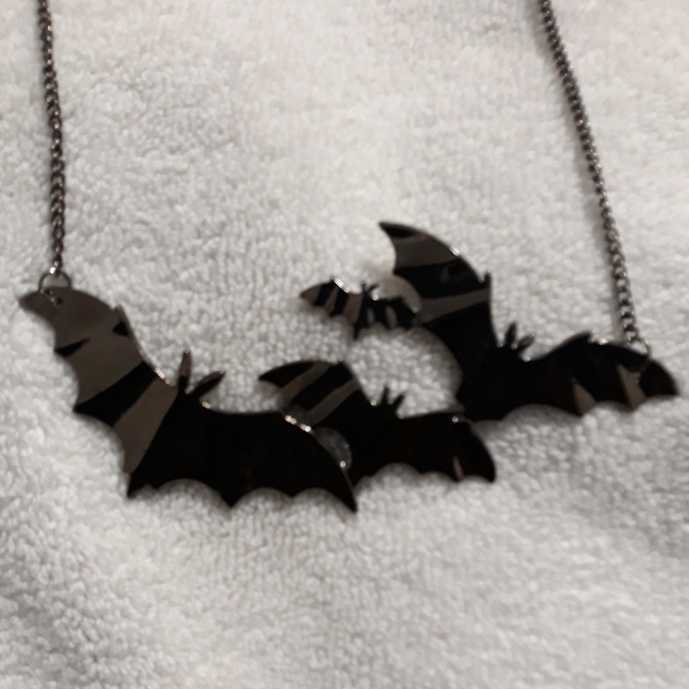 FLYING BATS NECKLACE Black Acrylic Pendant Bat 2 - Picture 4 of 7